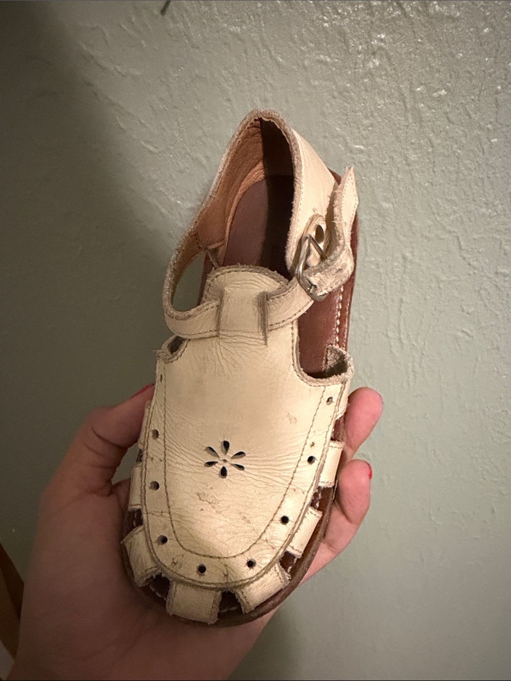 Kids Leather Closed-Toe Sandals in Cream - Picture 4 of 6